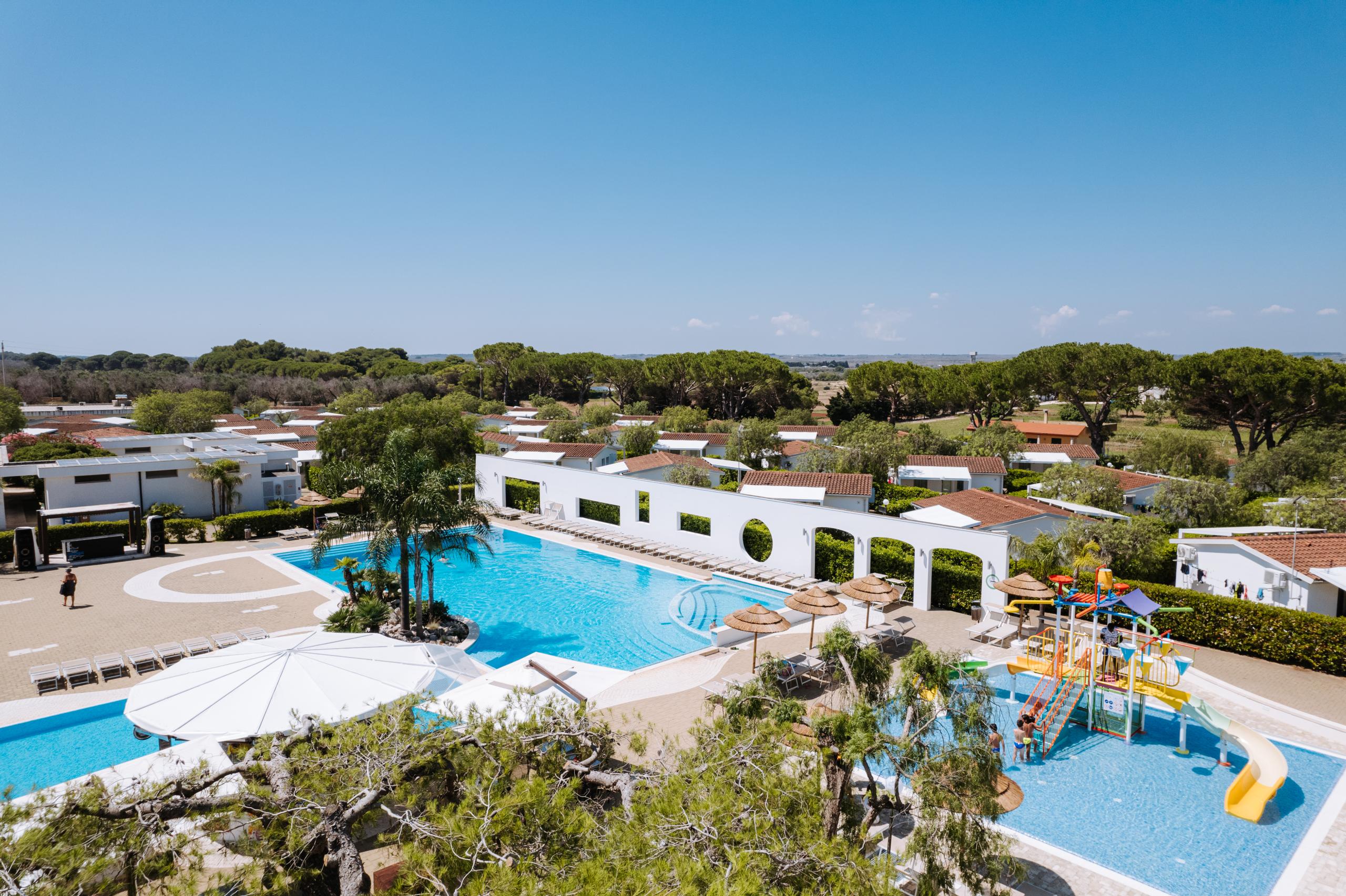 NICOLAUS CLUB ALIMINI SMILE                       Residence [NC]