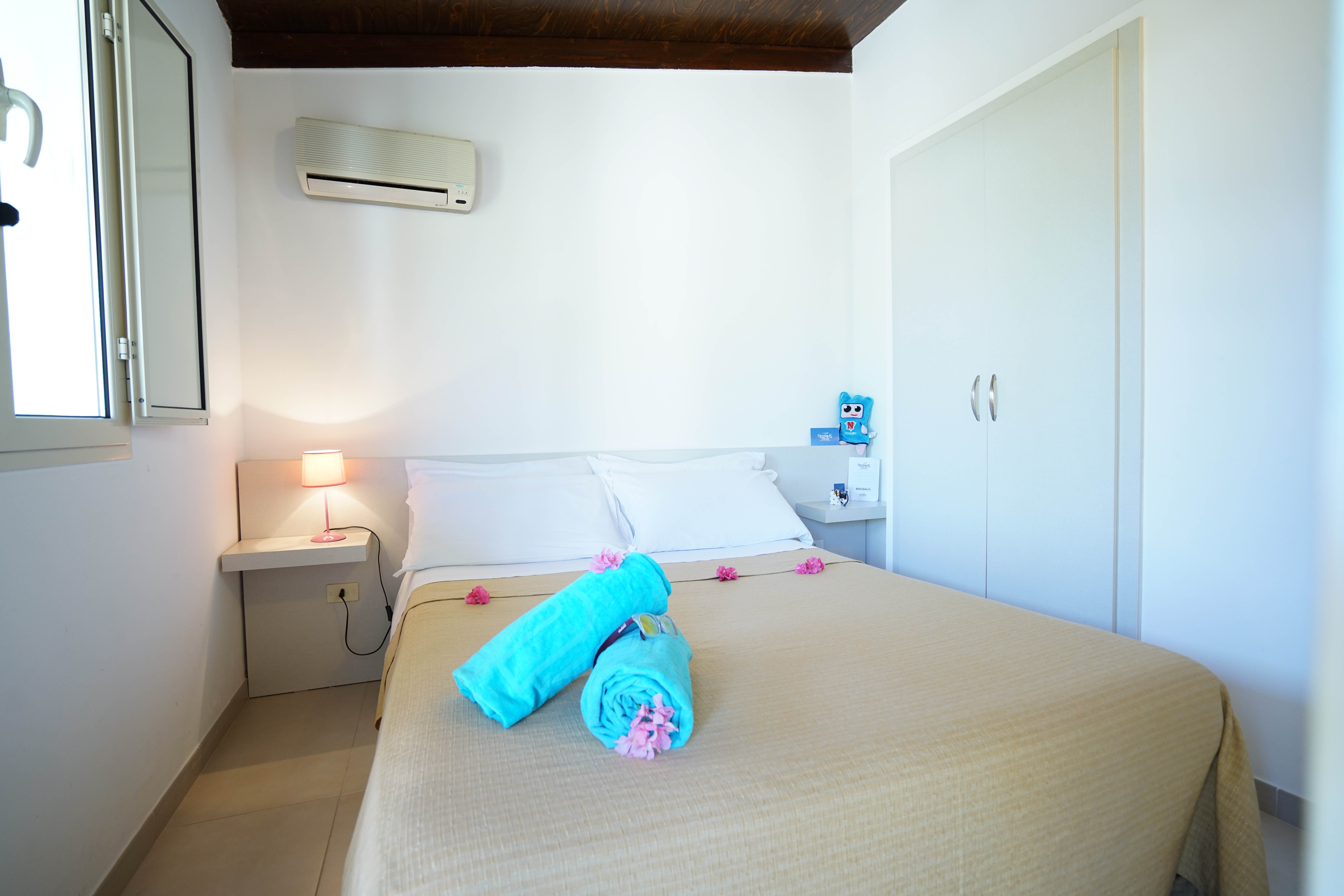 NICOLAUS CLUB ALIMINI SMILE                       Residence [NC]