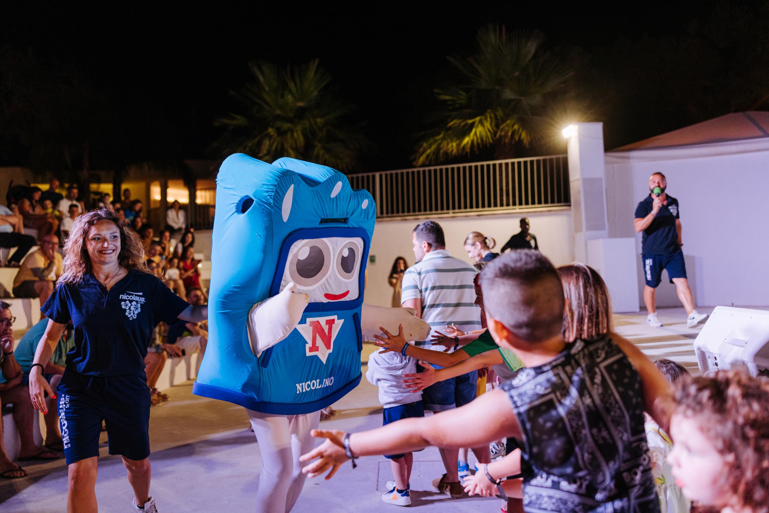 NICOLAUS CLUB ALIMINI SMILE                       Residence [NC]