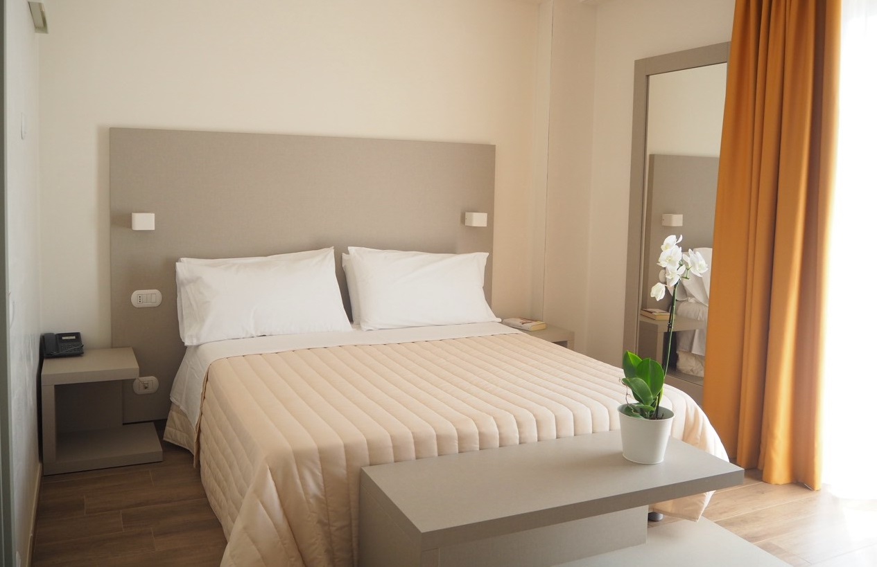 NICOLAUS CLUB OASI VIESTE [NC]