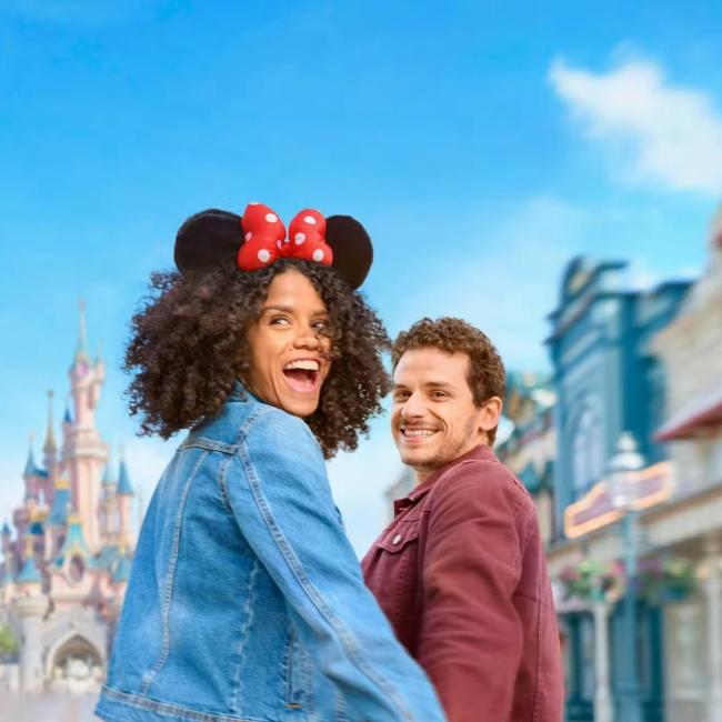 Immagine cover di Disneyland® Paris: Biglietto d'ingresso a 2 parchi per 1 giorno