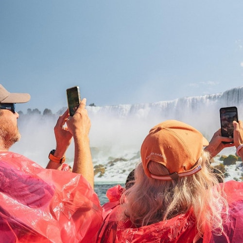Immagine principale di Cascate del Niagara (CA): Tour in barca + Viaggio dietro le cascate + Tour a piedi guidato