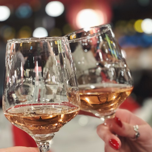 Immagine principale di Budapest: Crociera del vino sul Danubio con musica dal vivo